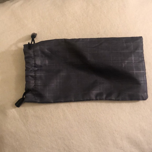 😎☘️ NWOT!!! Green shamrock wayfarer style glasses with blue mirrored lenses. - Picture 9 of 9